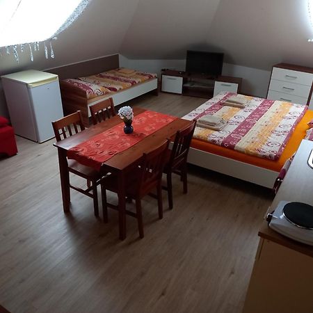 Alegria Natur Apartments Микулов Экстерьер фото