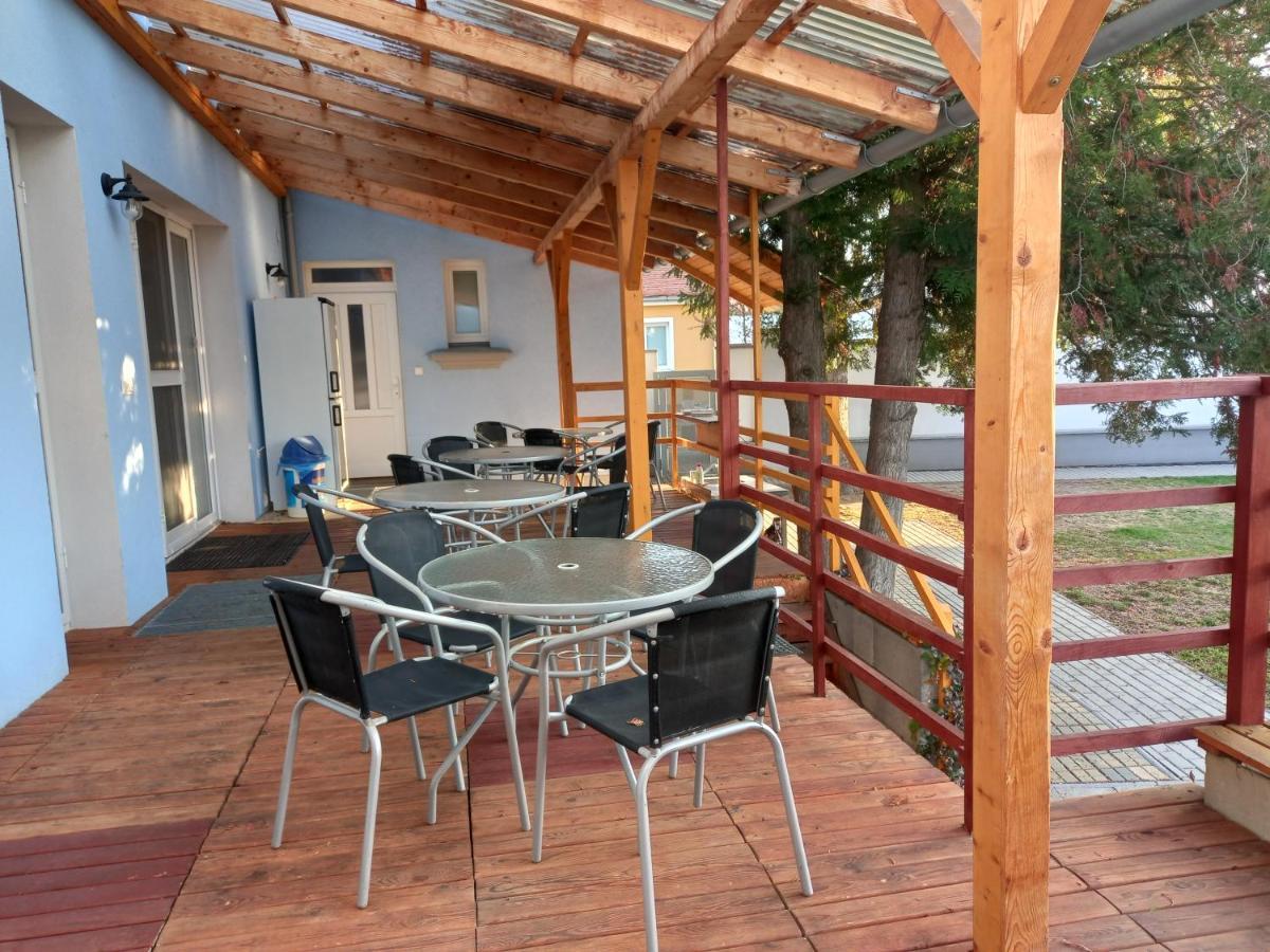 Alegria Natur Apartments Микулов Экстерьер фото