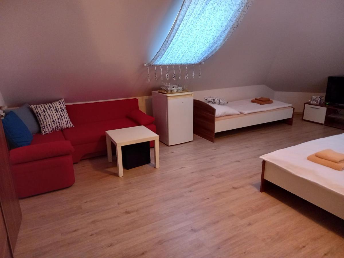 Alegria Natur Apartments Микулов Экстерьер фото