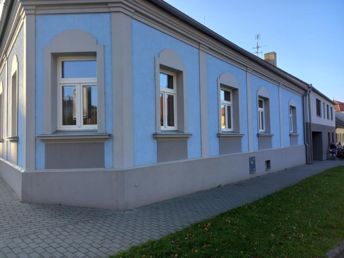 Alegria Natur Apartments Микулов Экстерьер фото