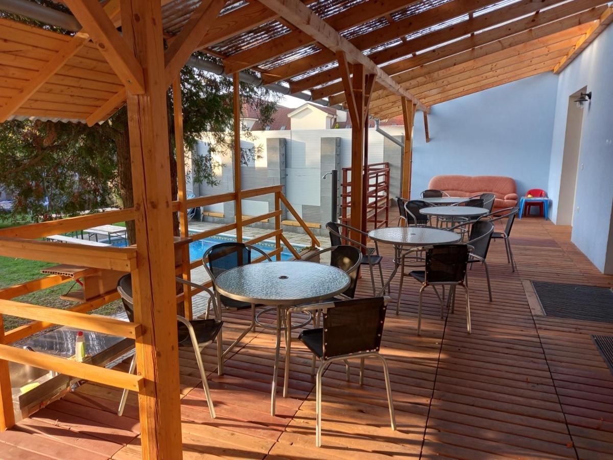 Alegria Natur Apartments Микулов Экстерьер фото