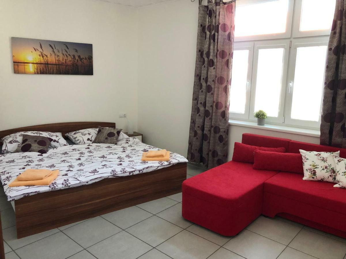 Alegria Natur Apartments Микулов Экстерьер фото