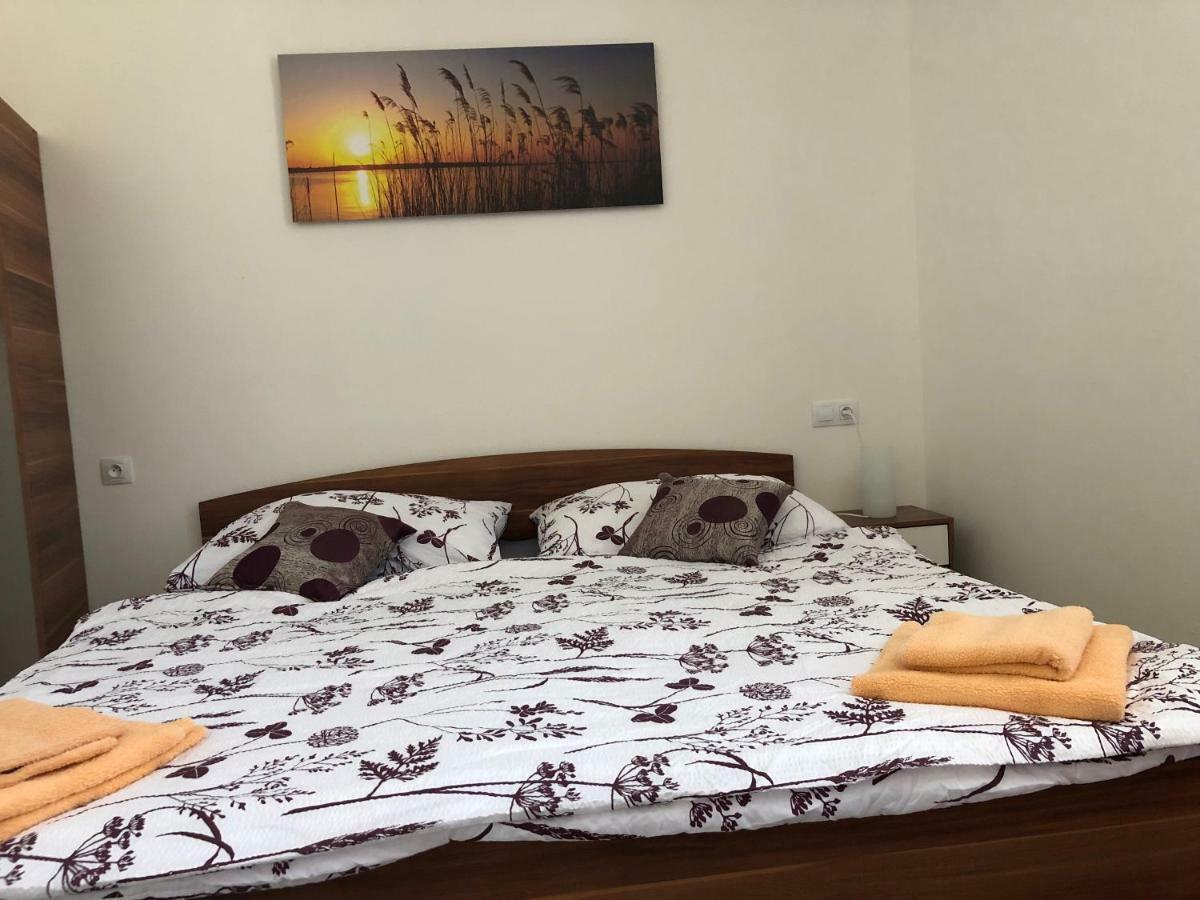 Alegria Natur Apartments Микулов Экстерьер фото